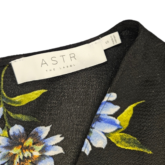 ASTR The Label Floral Bell Sleeve Top Size S - Picture 5 of 7